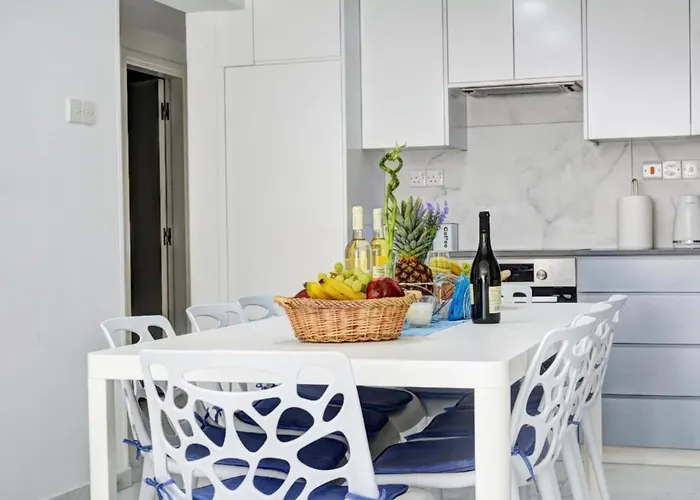 Myhome Delux, 3 Bedroom With Pool * Айя-Напа