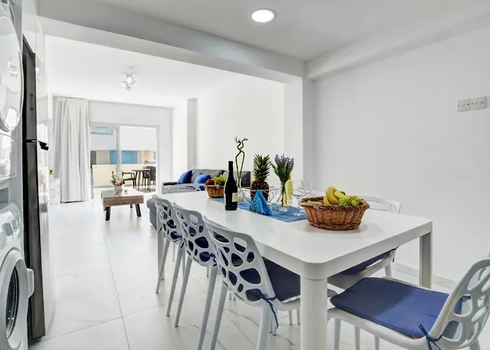 Myhome Delux, 3 Bedroom With Pool Айя-Напа