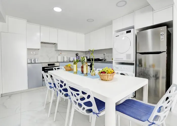 Апартаменты Myhome Delux, 3 Bedroom With Pool