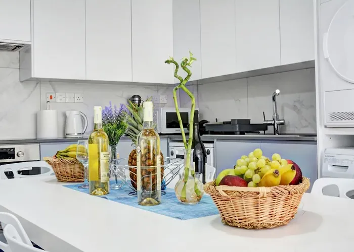 Myhome Delux, 3 Bedroom With Pool * Айя-Напа