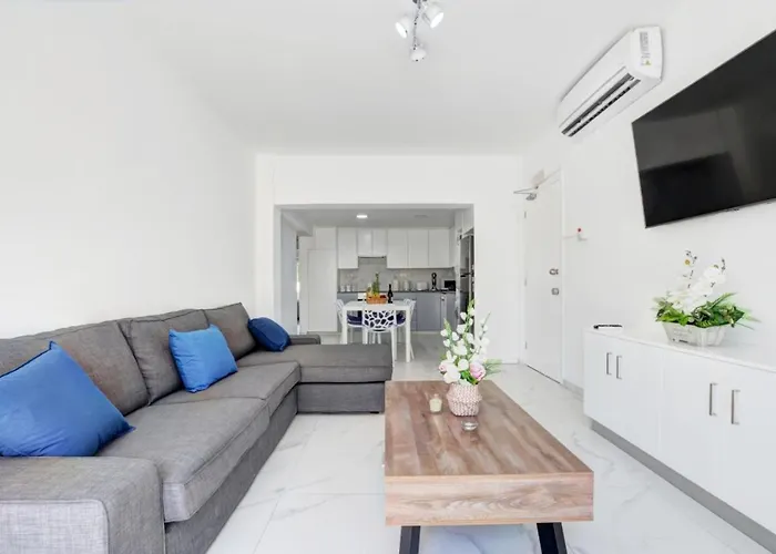 Myhome Delux, 3 Bedroom With Pool * Айя-Напа