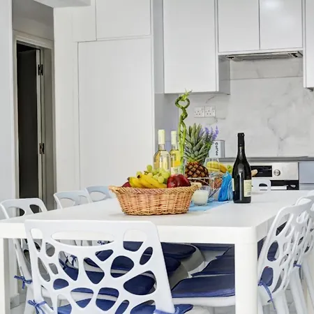 Myhome Delux, 3 Bedroom With Pool * 아이아 나파