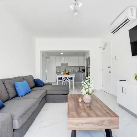 Myhome Delux, 3 Bedroom With Pool * 아이아 나파